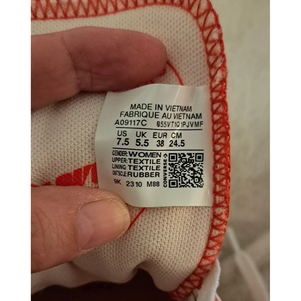 CONVERSE YTK HI Hearts  Valentine's Day Shoes A09117C Womens Size 7.5 EUC W/ Box - Picture 7 of 10